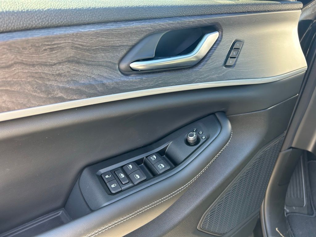 2025 Jeep Grand Cherokee L Limited Crestwood KY