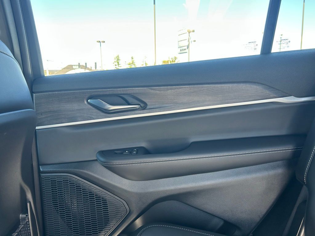 2025 Jeep Grand Cherokee L Limited Crestwood KY