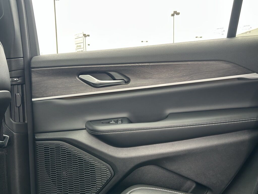 2025 Jeep Grand Cherokee L Limited Crestwood KY