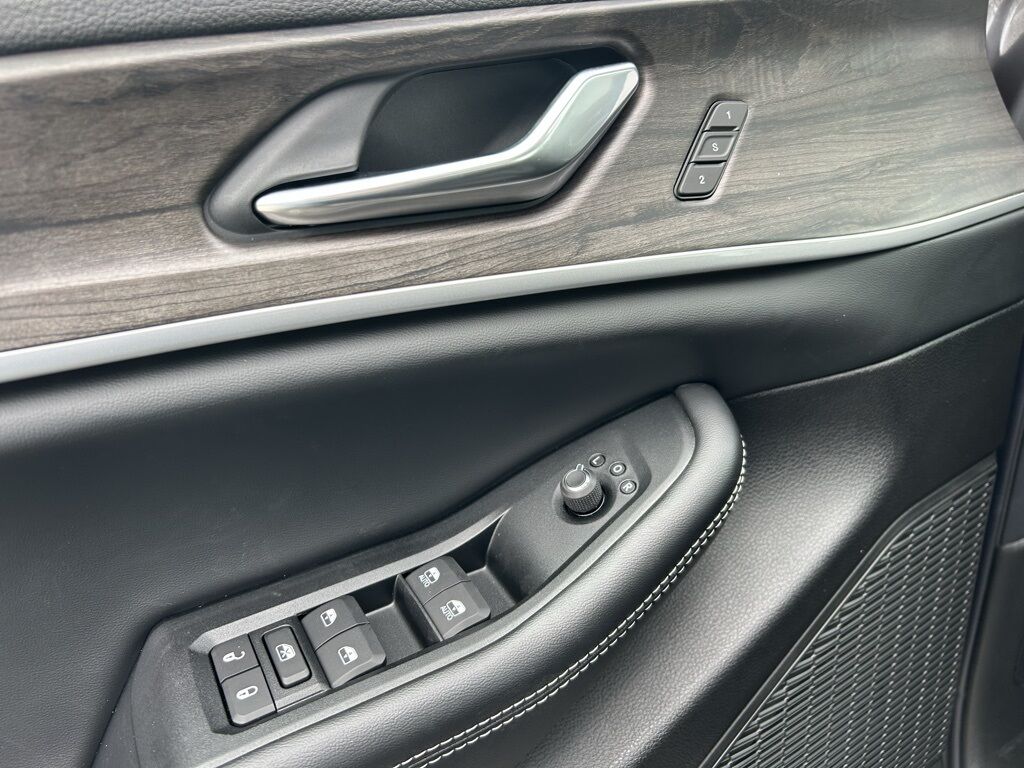 2025 Jeep Grand Cherokee L Limited Crestwood KY