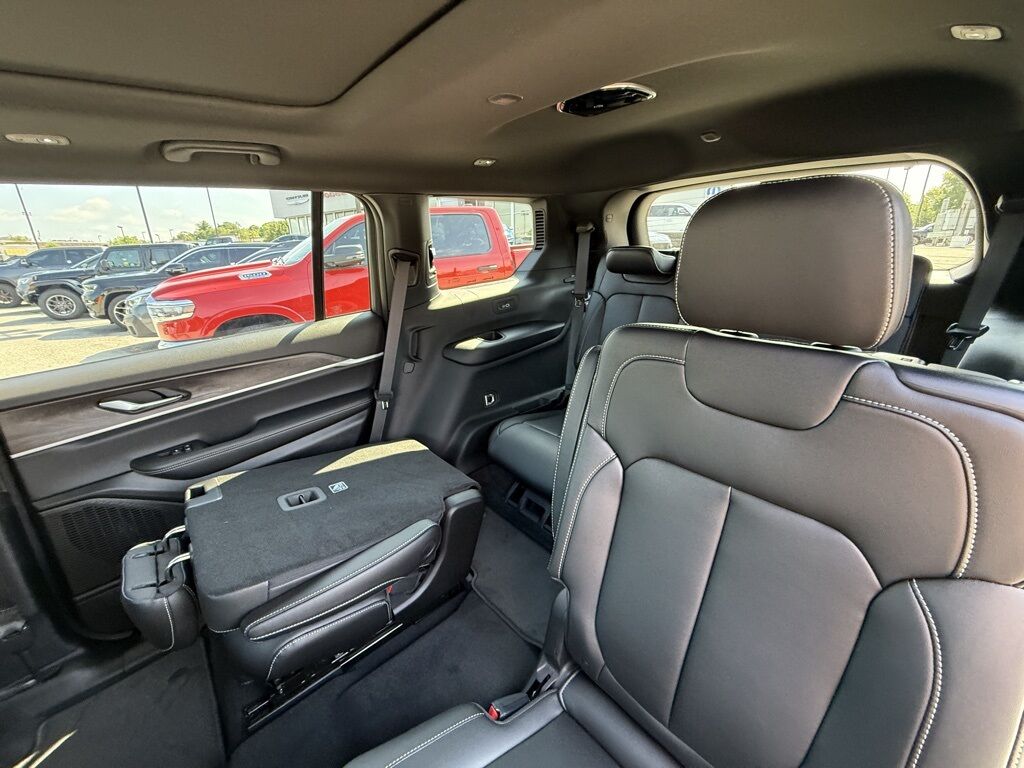 2025 Jeep Grand Cherokee L Limited Crestwood KY