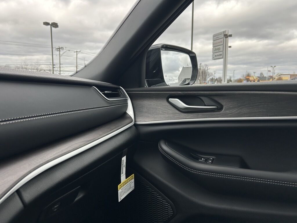 2025 Jeep Grand Cherokee L Limited Crestwood KY