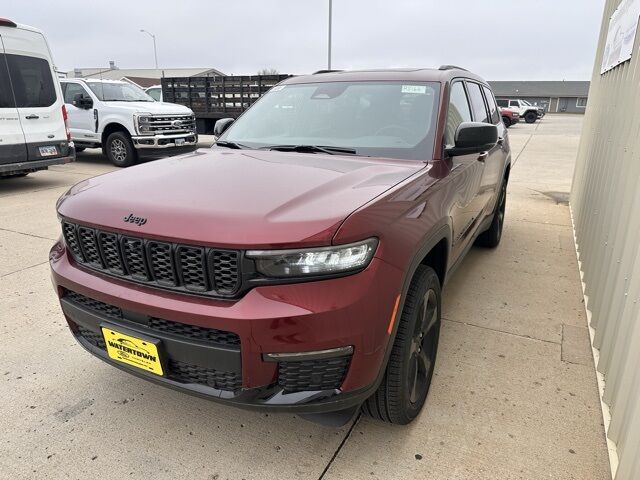 2025 Jeep Grand Cherokee Limited photo 4