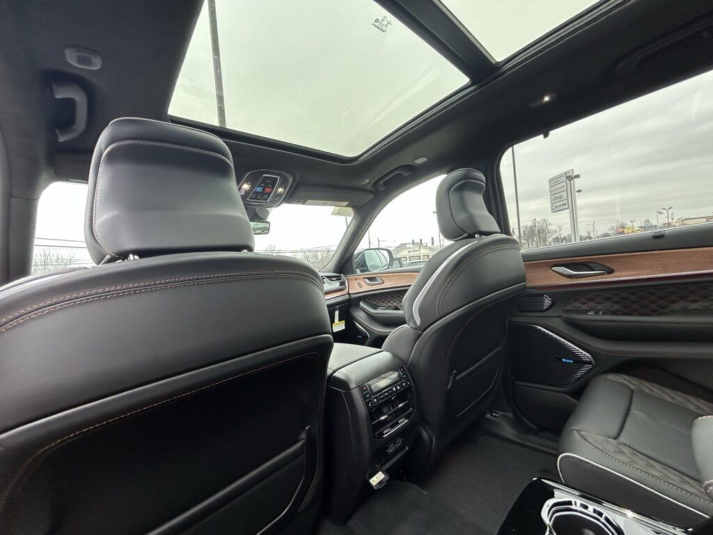 2025 Jeep Grand Cherokee L Summit Crestwood KY