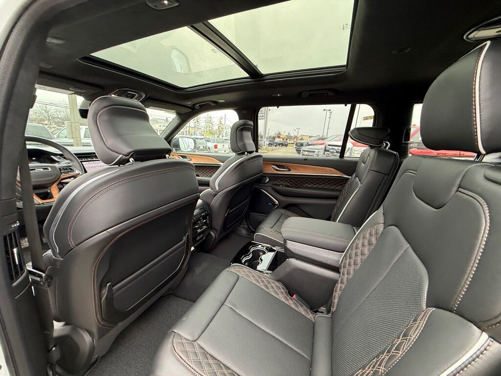 2025 Jeep Grand Cherokee L Summit Crestwood KY