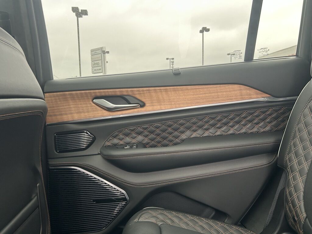 2025 Jeep Grand Cherokee L Summit Crestwood KY