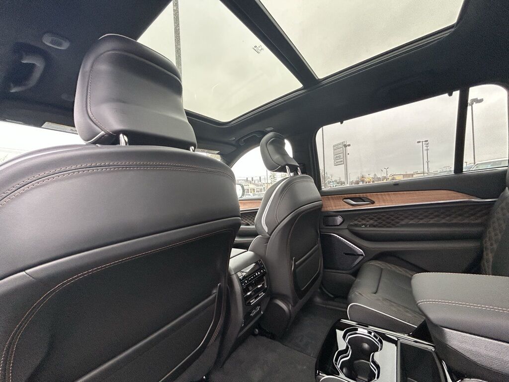 2025 Jeep Grand Cherokee L Summit Crestwood KY