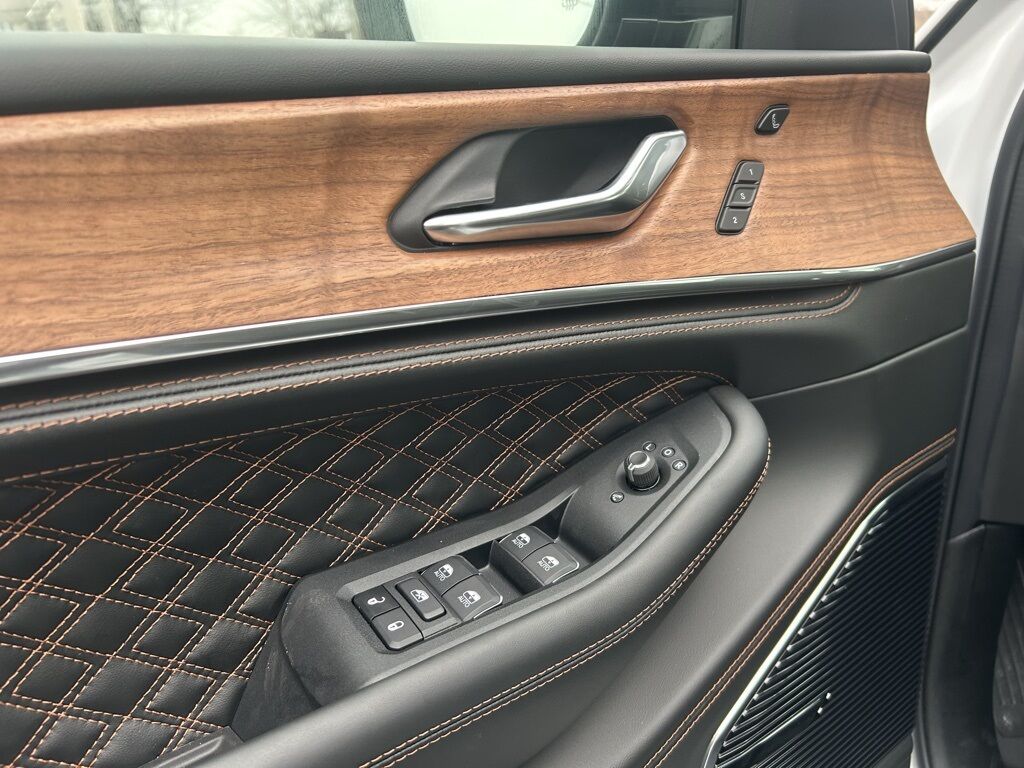 2025 Jeep Grand Cherokee L Summit Crestwood KY