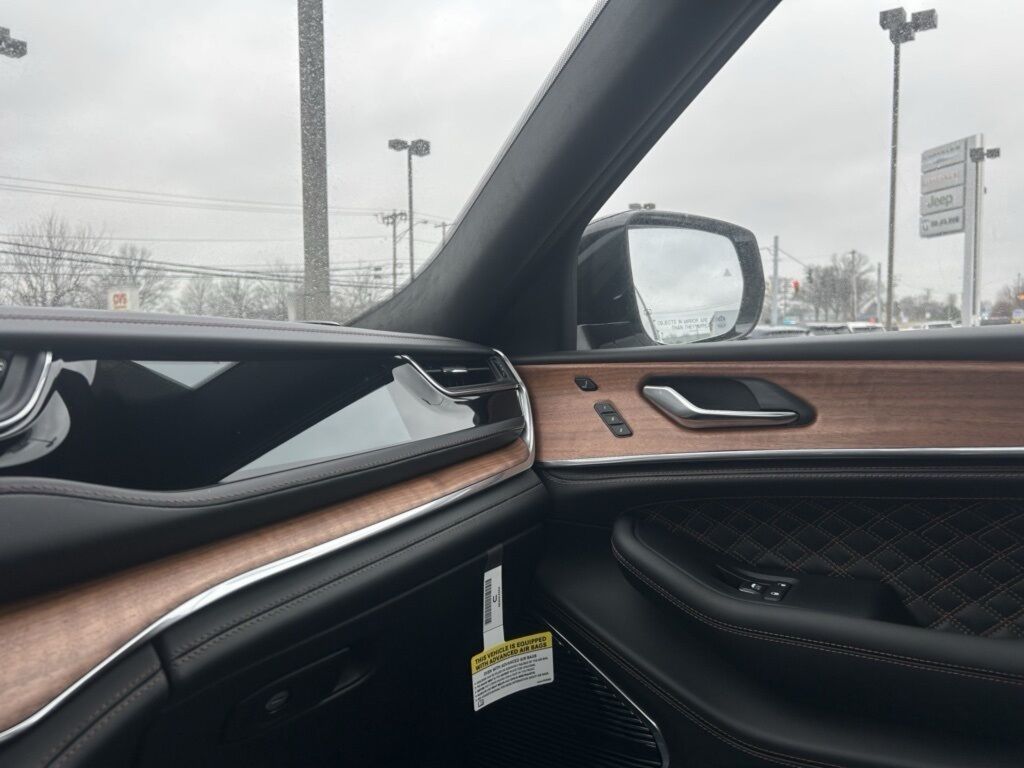 2025 Jeep Grand Cherokee L Summit Crestwood KY