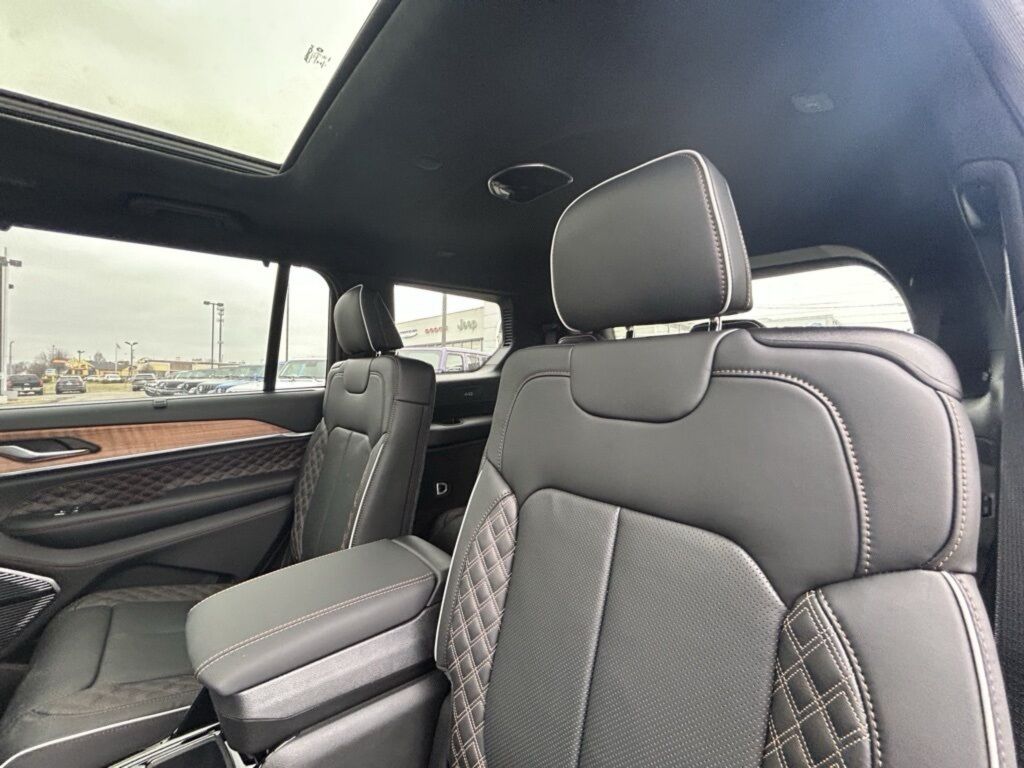 2025 Jeep Grand Cherokee L Summit Crestwood KY