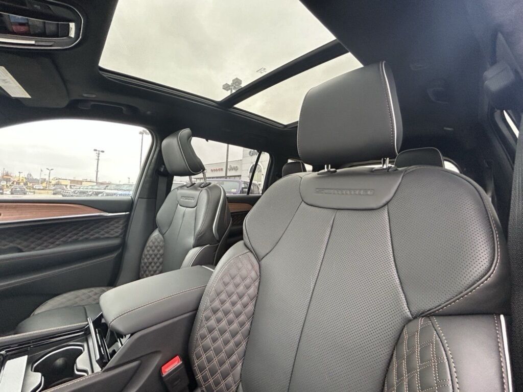 2025 Jeep Grand Cherokee L Summit Crestwood KY