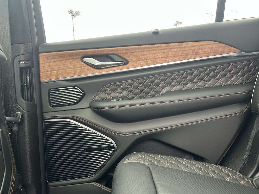 2025 Jeep Grand Cherokee L Summit Crestwood KY