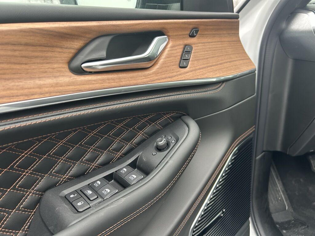 2025 Jeep Grand Cherokee L Summit Crestwood KY