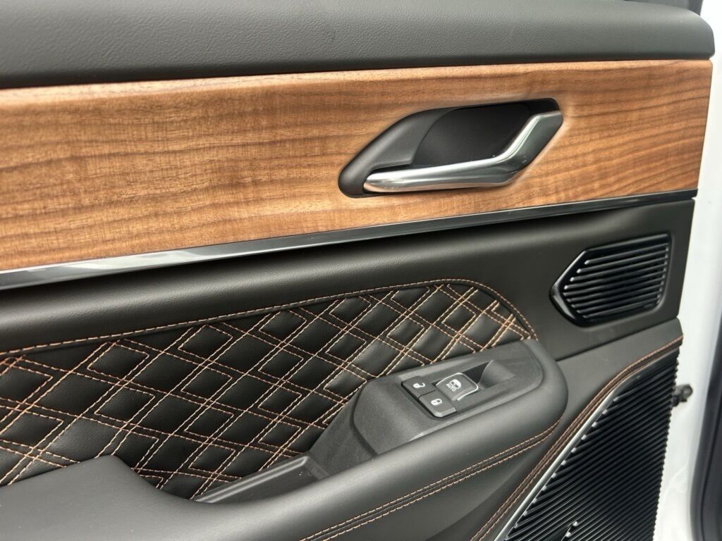 2025 Jeep Grand Cherokee L Summit Crestwood KY