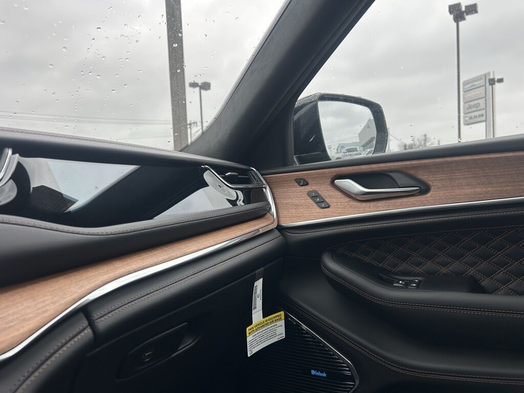 2025 Jeep Grand Cherokee L Summit Crestwood KY