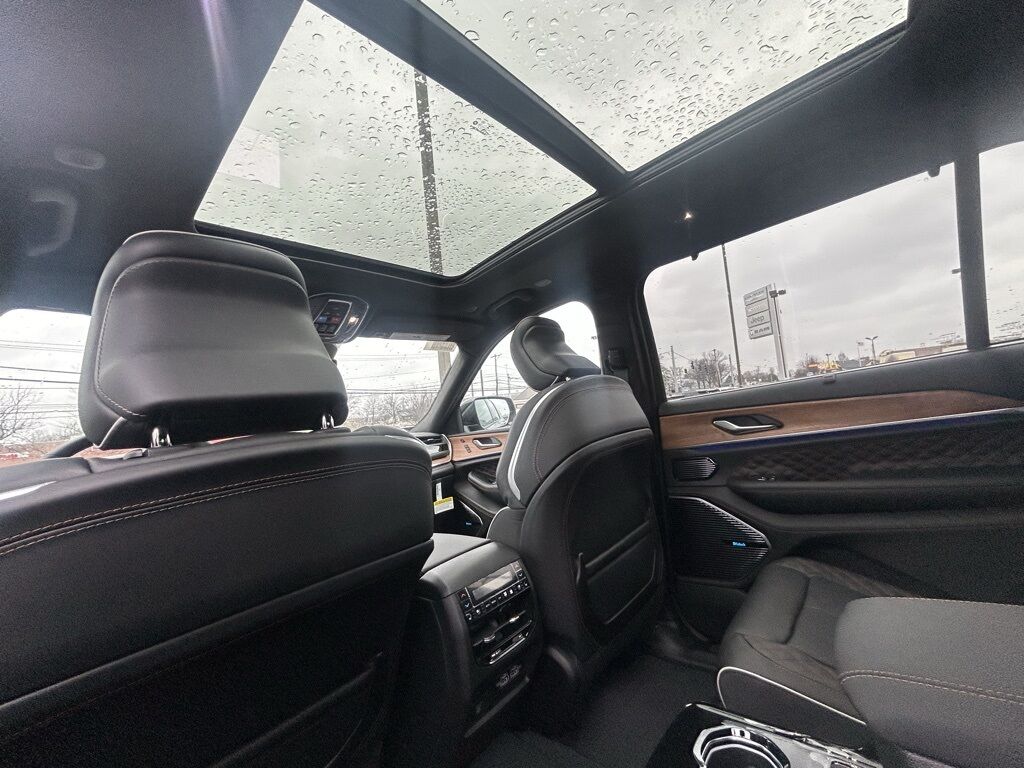 2025 Jeep Grand Cherokee L Summit Crestwood KY