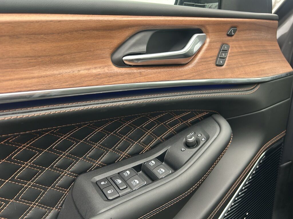 2025 Jeep Grand Cherokee L Summit Crestwood KY