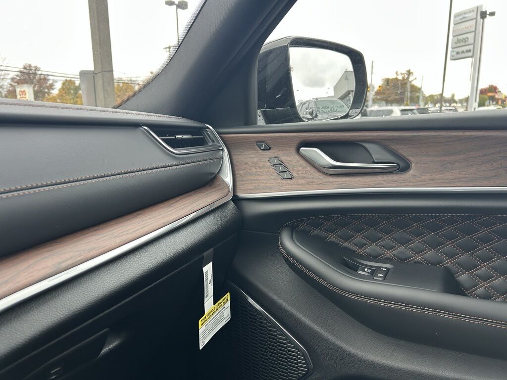 2025 Jeep Grand Cherokee L Summit Crestwood KY