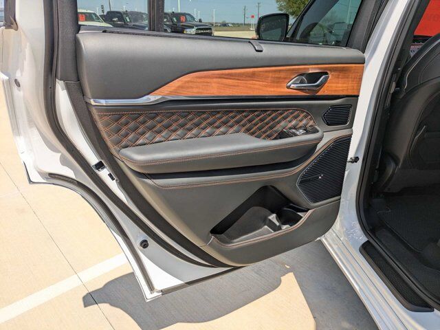 2025 Jeep Grand Cherokee L Summit Reserve Castroville TX