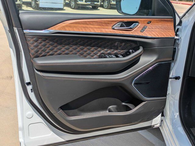 2025 Jeep Grand Cherokee L Summit Reserve Castroville TX