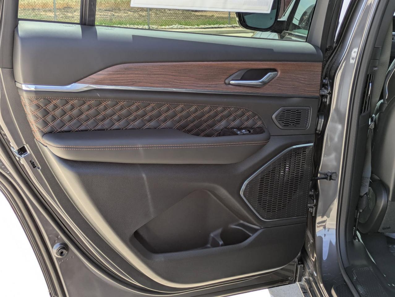 2025 Jeep Grand Cherokee L Summit Castroville TX