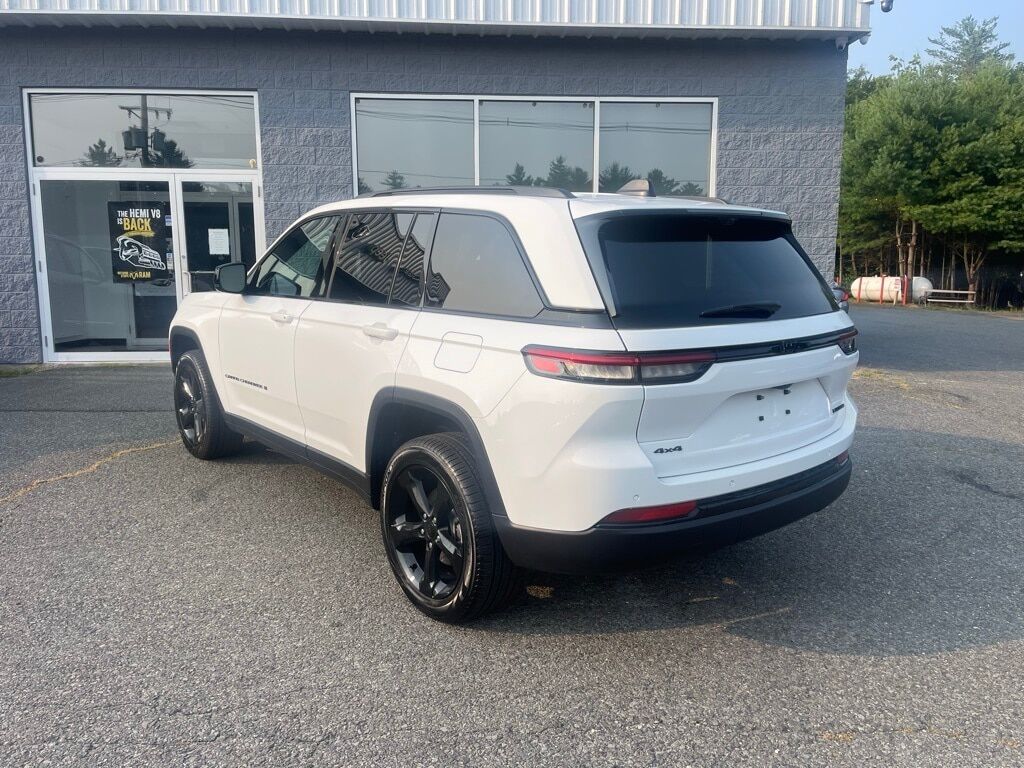 2025 Jeep Grand Cherokee LIMITED 4X4 Orange MA
