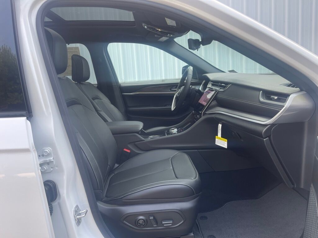 2025 Jeep Grand Cherokee LIMITED 4X4 Orange MA