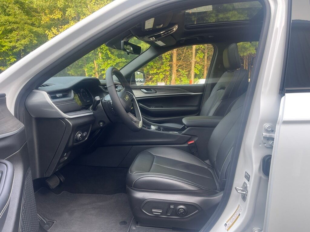 2025 Jeep Grand Cherokee LIMITED 4X4 Orange MA