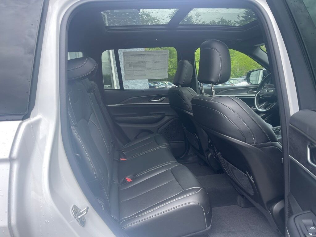 2025 Jeep Grand Cherokee LIMITED 4X4 Orange MA