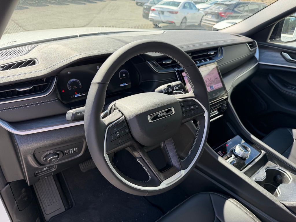 2025 Jeep Grand Cherokee LIMITED 4X4 Orange MA