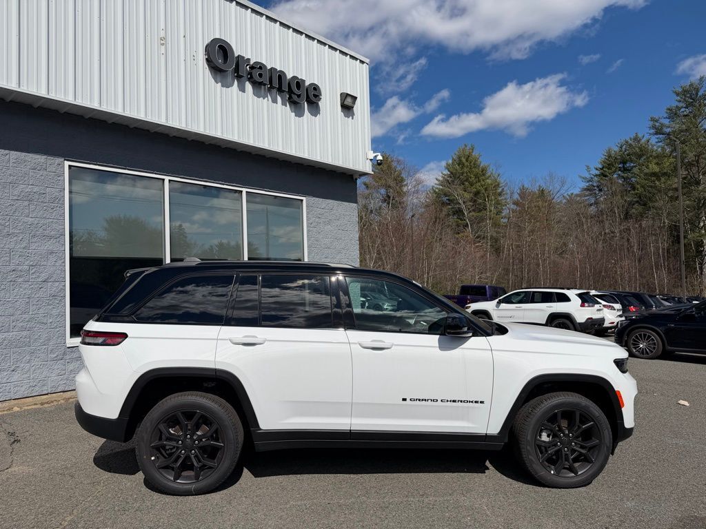 2025 Jeep Grand Cherokee LIMITED 4X4 Orange MA