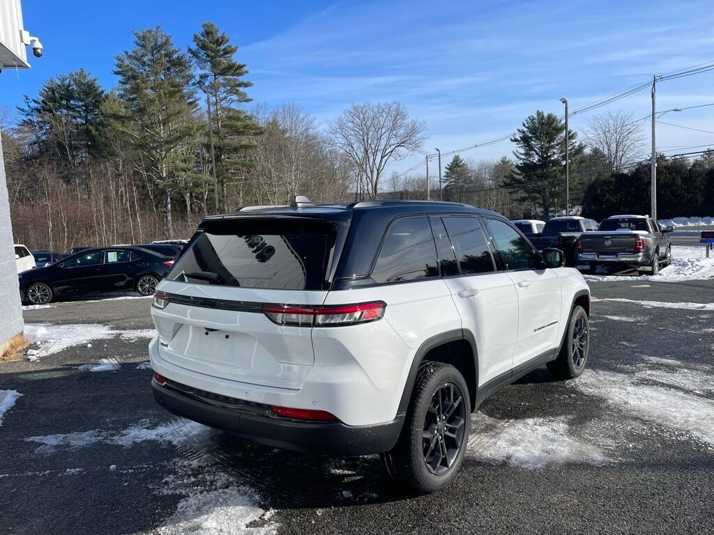 2025 Jeep Grand Cherokee LIMITED 4X4 Orange MA