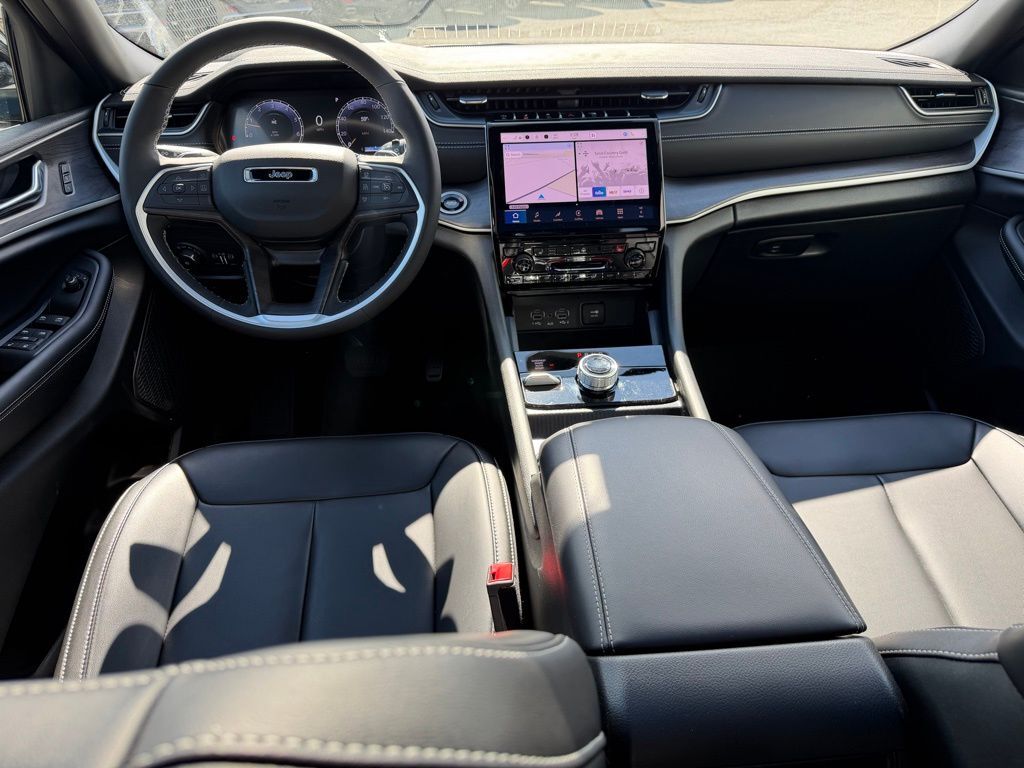 2025 Jeep Grand Cherokee LIMITED 4X4 Orange MA