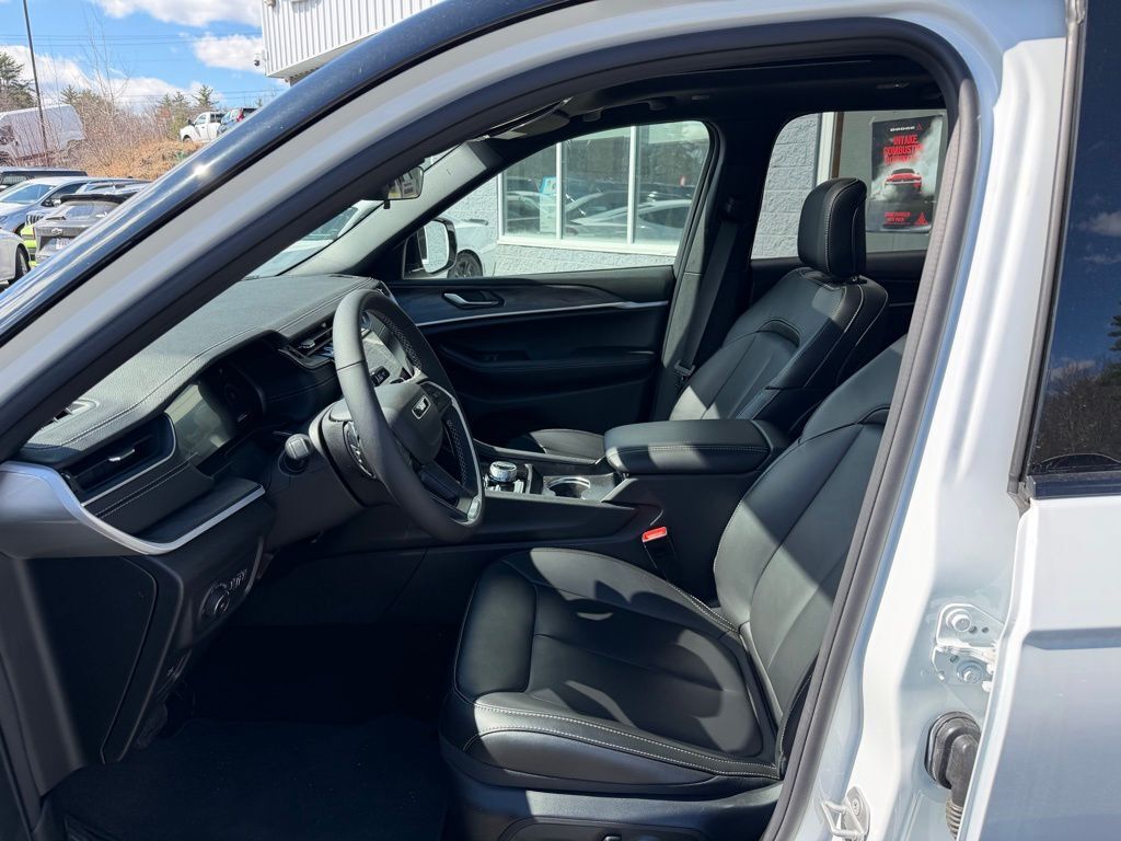 2025 Jeep Grand Cherokee LIMITED 4X4 Orange MA
