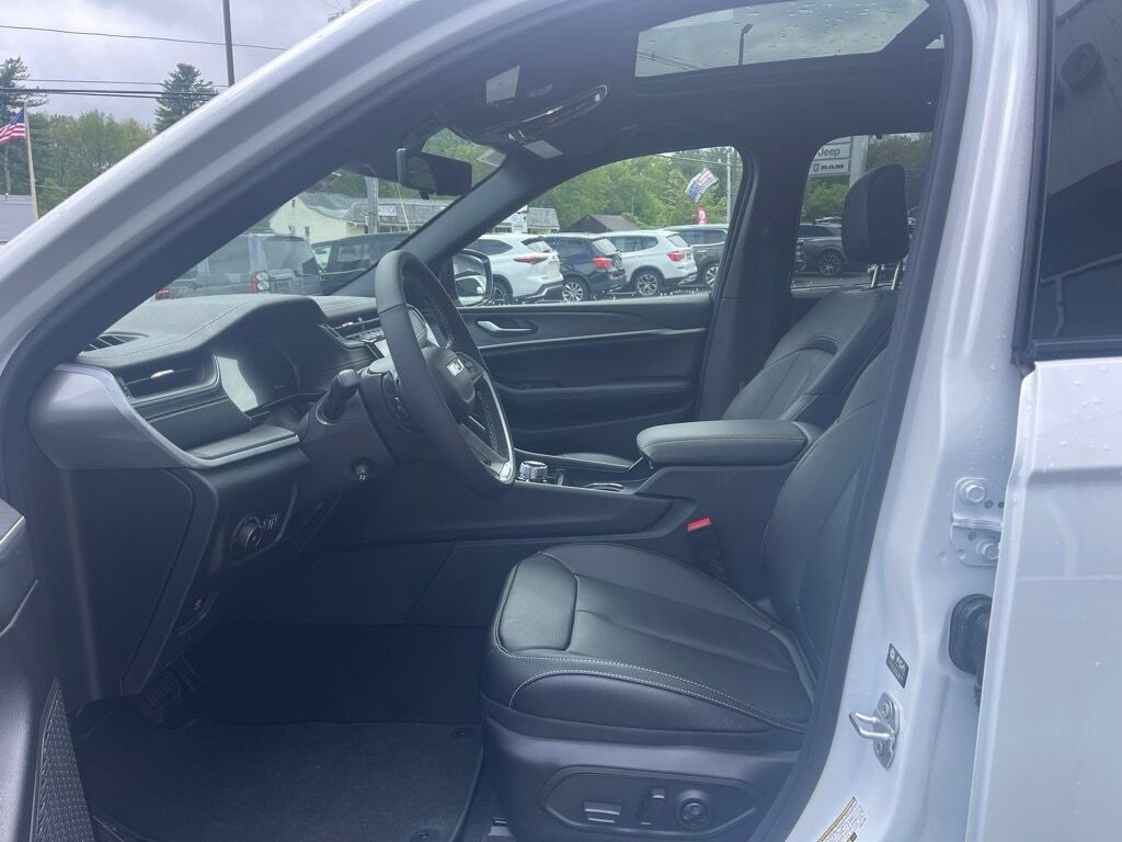 2025 Jeep Grand Cherokee LIMITED 4X4 Orange MA