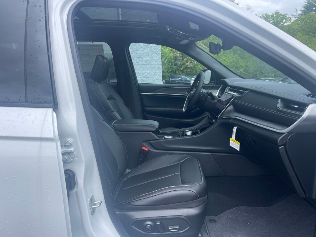 2025 Jeep Grand Cherokee LIMITED 4X4 Orange MA