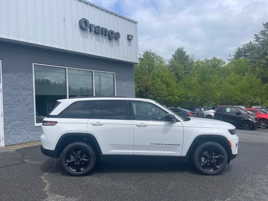 2025 Jeep Grand Cherokee LIMITED 4X4 Orange MA