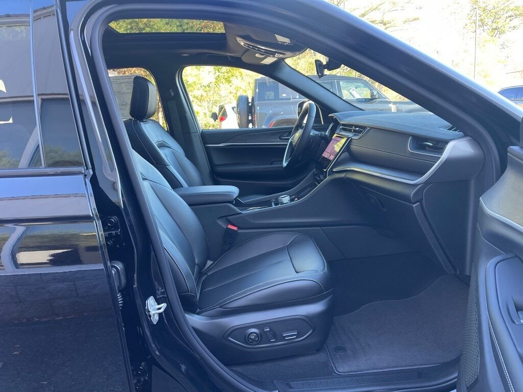 2025 Jeep Grand Cherokee LIMITED 4X4 Orange MA