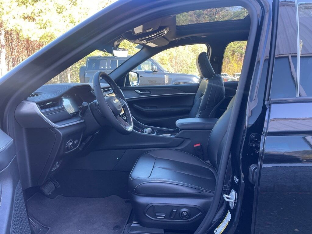 2025 Jeep Grand Cherokee LIMITED 4X4 Orange MA