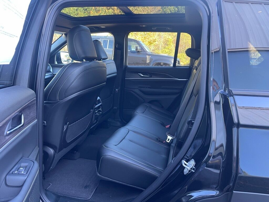 2025 Jeep Grand Cherokee LIMITED 4X4 Orange MA