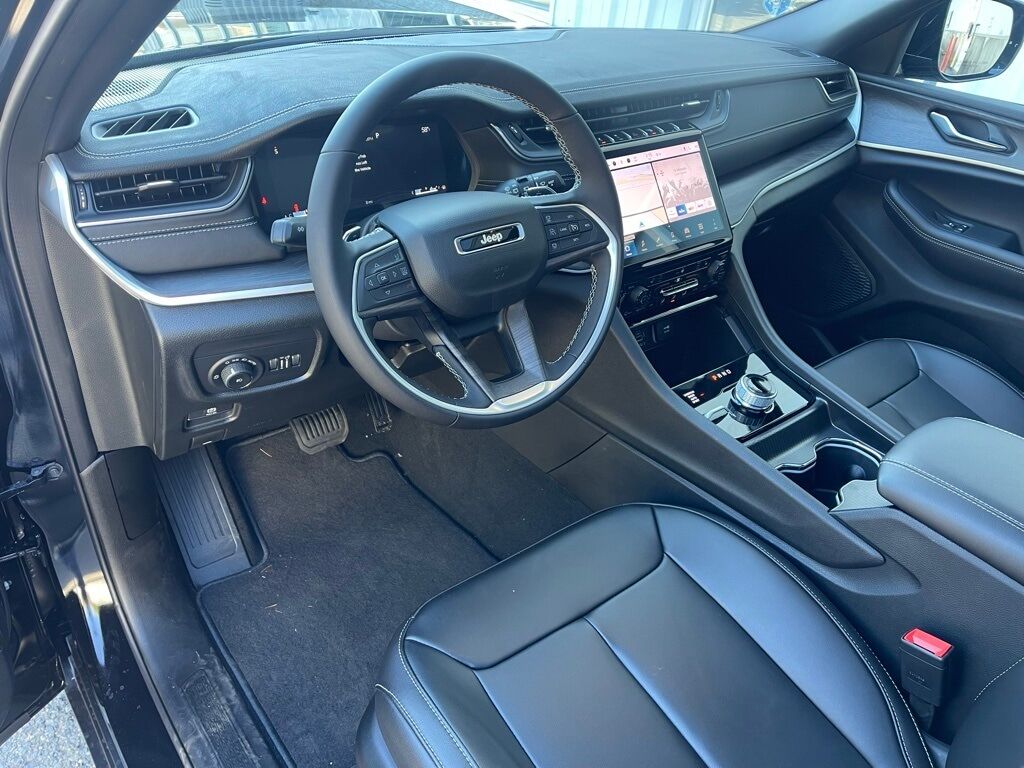 2025 Jeep Grand Cherokee LIMITED 4X4 Orange MA