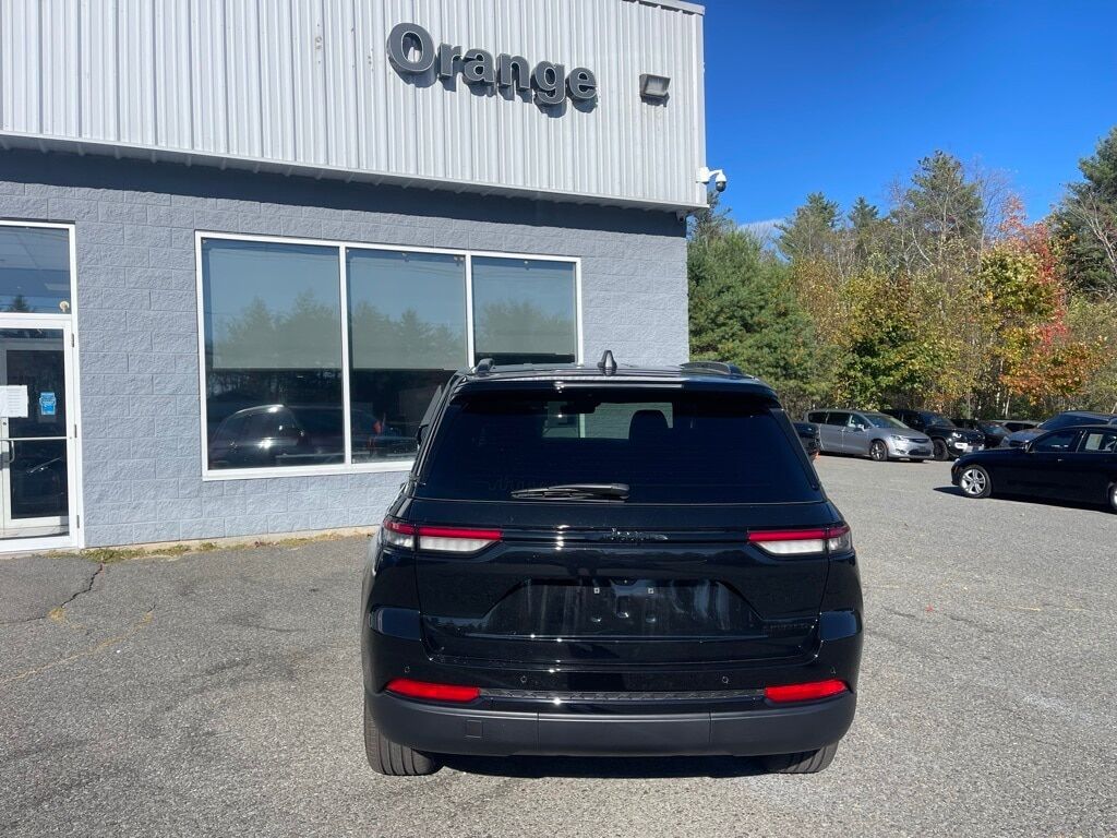 2025 Jeep Grand Cherokee LIMITED 4X4 Orange MA