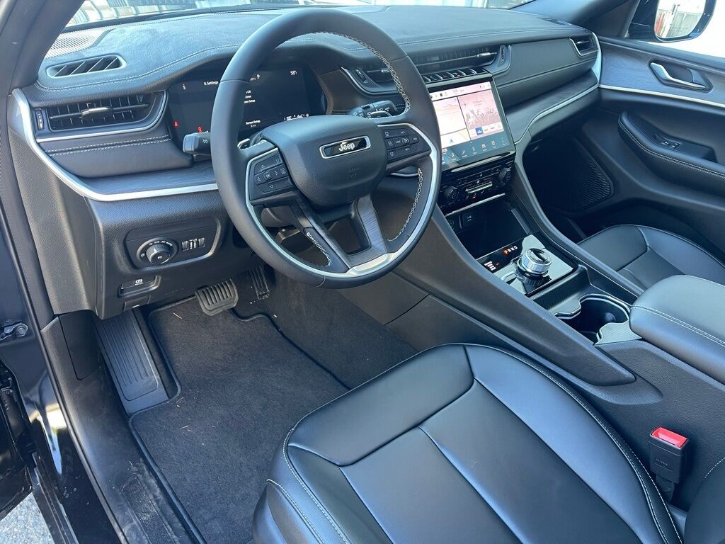 2025 Jeep Grand Cherokee LIMITED 4X4 Orange MA