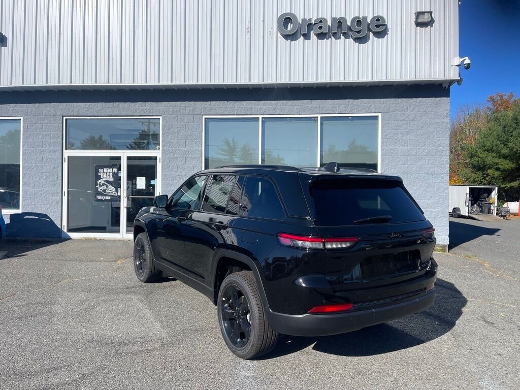 2025 Jeep Grand Cherokee LIMITED 4X4 Orange MA