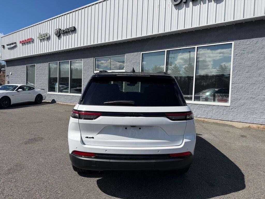 2025 Jeep Grand Cherokee LIMITED 4X4 Orange MA