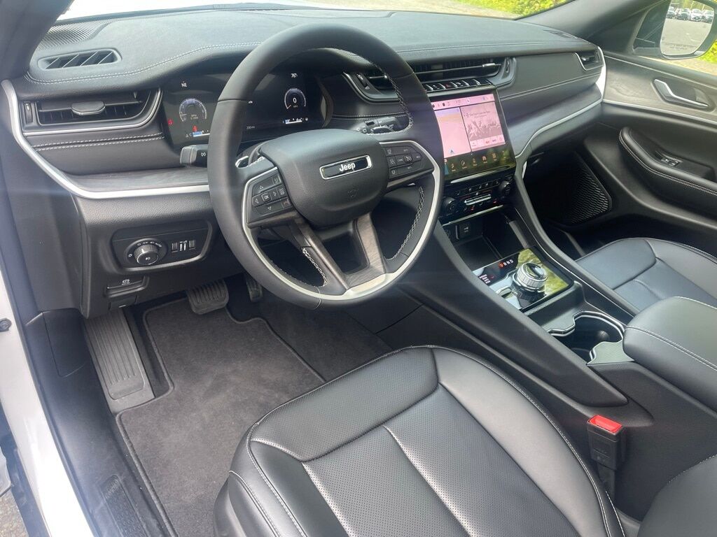 2025 Jeep Grand Cherokee LIMITED 4X4 Orange MA