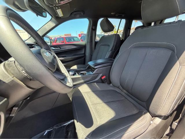 2025 Jeep Grand Cherokee Laredo 4x4 Mesa AZ