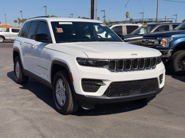 2025 Jeep Grand Cherokee Laredo 4x4