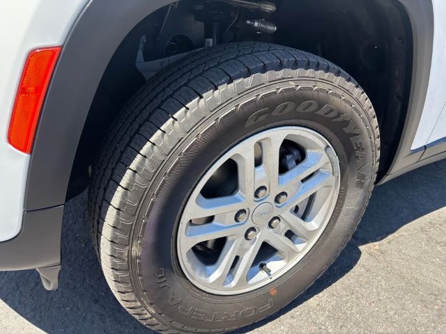2025 Jeep Grand Cherokee Laredo 4x4 Mesa AZ