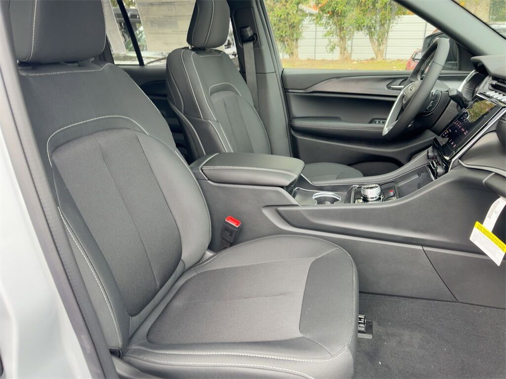 2025 Jeep Grand Cherokee Laredo Gresham OR